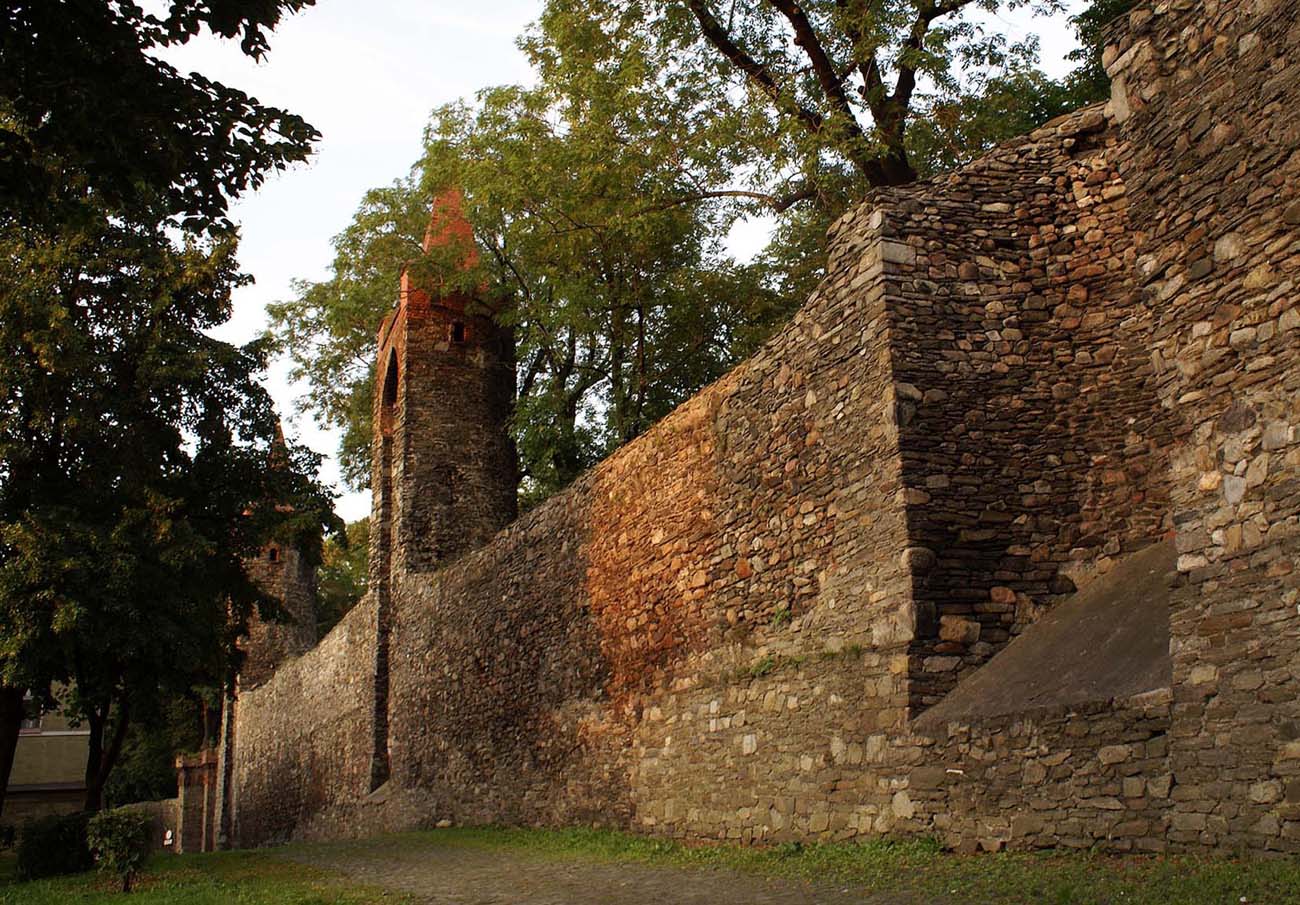 Paczków — mury miejskie i baszty