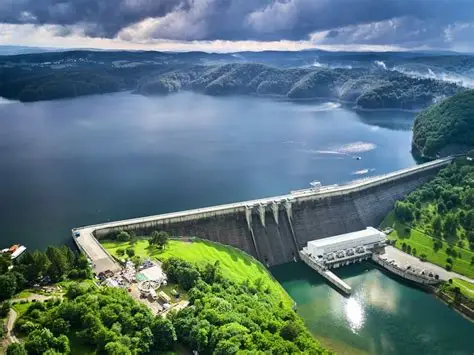 Jezioro Solińskie — zapora i zatoki