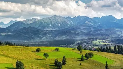 Zakopane — Krupówki i widok na Tatry